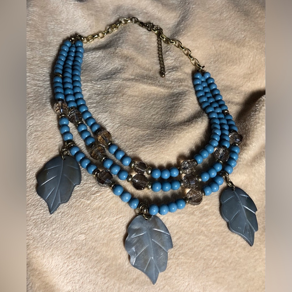 Faceted Crystals & Blue Beads Necklace w/MOP leaves